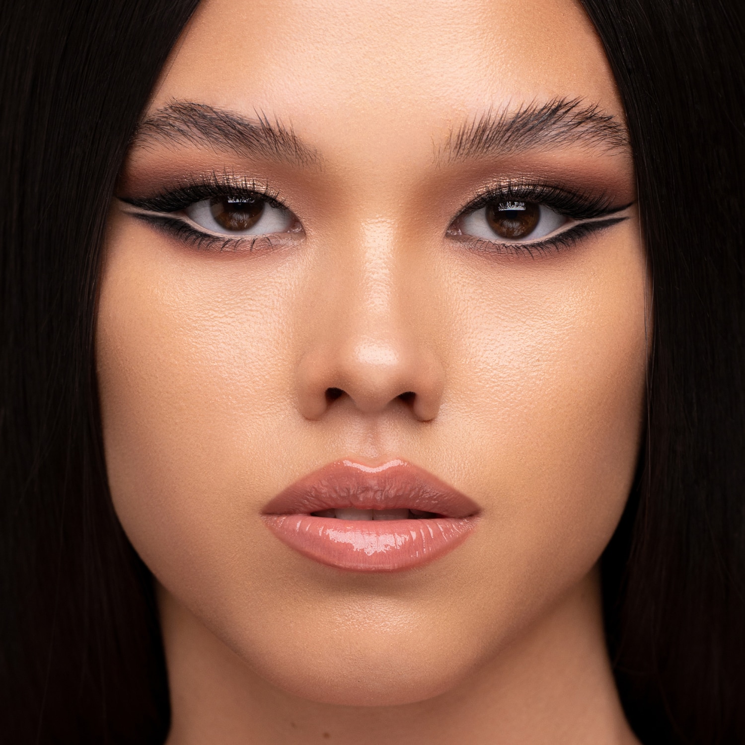 I NEED A ROSE LIPGLOSS (BRILLO DE LABIOS)